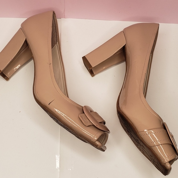 High heels - Picture 2 of 3